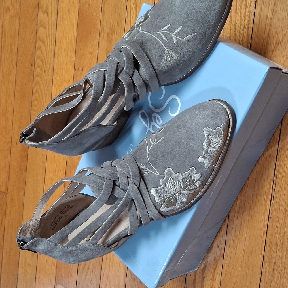 Seychelles Gray Floral Heeled Boots